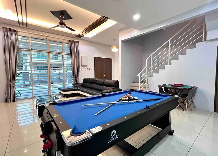 Ov 4 Bedrooms, Family 10-14 Pax Homestay